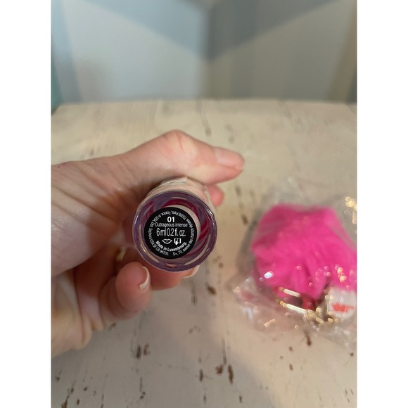 Sephora Outrageous Intense Lip Gloss 01 Shimmer Sparkle Faux Fur Pom Keychain - Picture 4 of 6